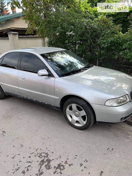 Audi A4 Limousine 1999  випуску Львів з двигуном 2.5 л дизель седан механіка за 4500 долл. 