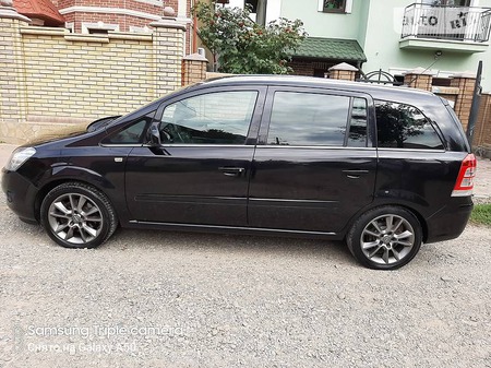 Opel Zafira Tourer 2011  випуску Чернівці з двигуном 0 л дизель мінівен механіка за 7799 долл. 