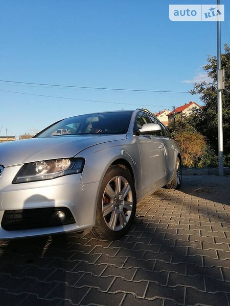 Audi A4 Limousine 2011  випуску Львів з двигуном 2 л дизель універсал автомат за 13000 долл. 