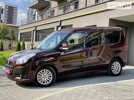 Fiat Doblo 2014  випуску Івано-Франківськ з двигуном 2 л дизель мінівен механіка за 10700 долл. 