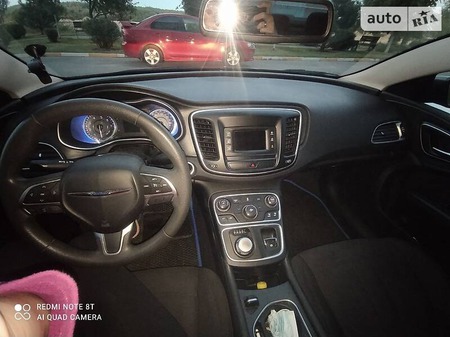 Chrysler 200 2015  випуску Київ з двигуном 2.4 л  седан  за 11400 долл. 