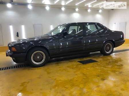 BMW 735 1992  випуску Київ з двигуном 3.4 л бензин седан механіка за 9999 долл. 