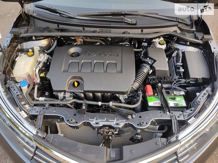 Toyota Corolla 2013  випуску Луганськ з двигуном 1.6 л бензин седан механіка за 13500 долл. 