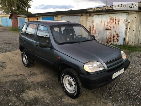 Chevrolet Niva 2004  випуску Полтава з двигуном 1.7 л бензин позашляховик механіка за 3900 долл. 