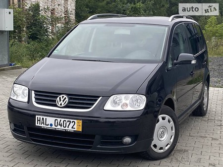 Volkswagen Touran 2003  випуску Львів з двигуном 1.6 л бензин мінівен механіка за 5650 долл. 