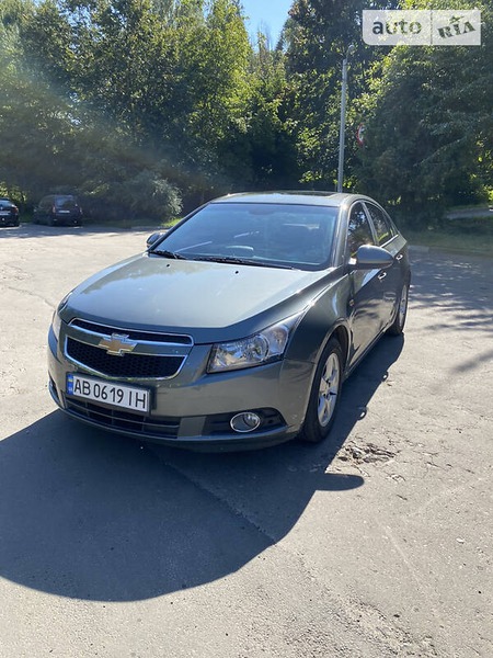 Chevrolet Cruze 2009  випуску Вінниця з двигуном 1.6 л бензин седан автомат за 7400 долл. 