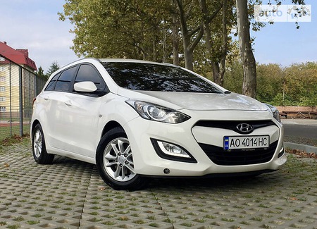 Hyundai i30 2013  випуску Ужгород з двигуном 1.6 л  універсал механіка за 8500 долл. 