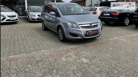 Opel Zafira Tourer 2011  випуску Чернівці з двигуном 1.8 л бензин мінівен механіка за 8800 долл. 