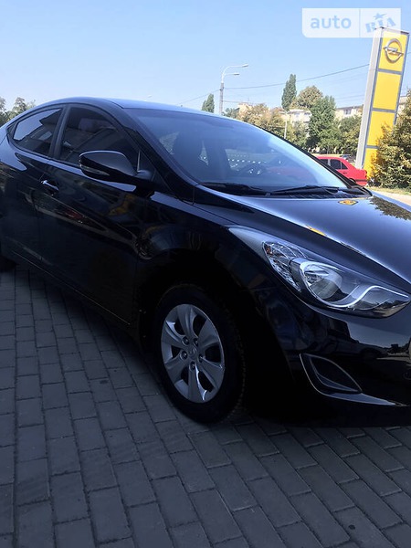 Hyundai Elantra 2012  випуску Харків з двигуном 1.6 л бензин седан механіка за 8999 долл. 