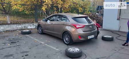 Hyundai i30 2012  випуску Дніпро з двигуном 1.6 л бензин хэтчбек механіка за 9200 долл. 