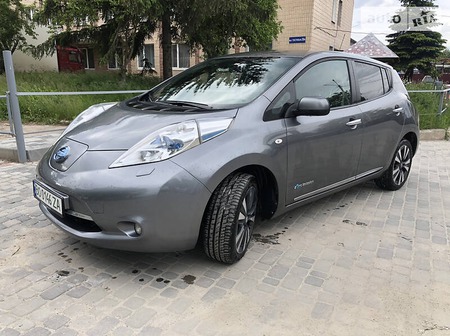 Nissan Leaf 2015  випуску Тернопіль з двигуном 0 л електро хэтчбек автомат за 11300 долл. 