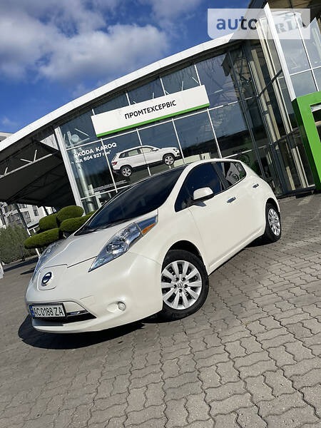 Nissan Leaf 2013  випуску Луцьк з двигуном 0 л електро хэтчбек  за 8400 долл. 