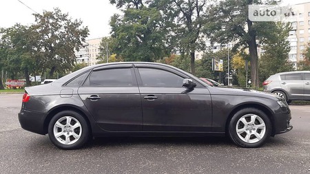 Audi A4 Limousine 2011  випуску Львів з двигуном 2 л дизель седан механіка за 13200 долл. 