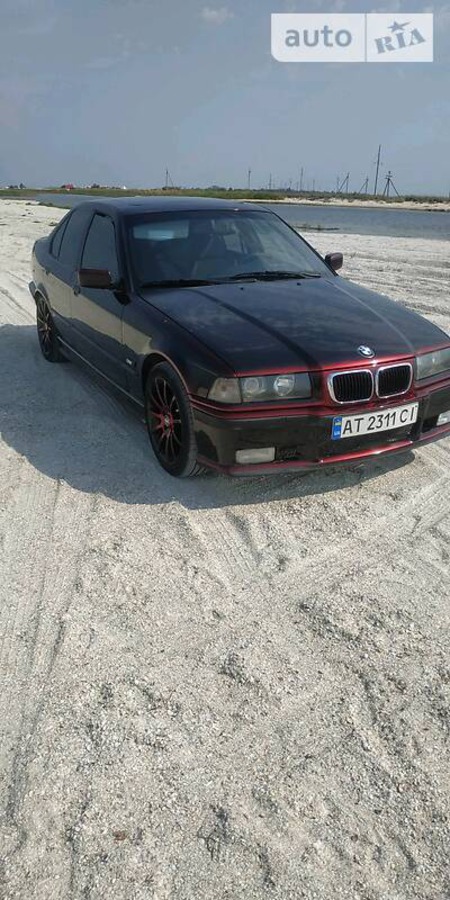 BMW 318 1994  випуску Івано-Франківськ з двигуном 1.8 л  седан механіка за 4100 долл. 