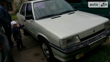 Renault 9 1987  випуску Івано-Франківськ з двигуном 1.4 л бензин седан механіка за 1200 долл. 