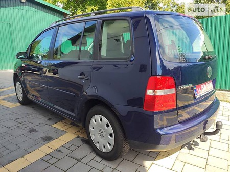 Volkswagen Touran 2005  випуску Львів з двигуном 1.6 л бензин мінівен механіка за 6500 долл. 