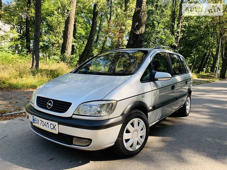 Opel Zafira Tourer 2003  випуску Чернівці з двигуном 2 л дизель мінівен механіка за 4350 долл. 