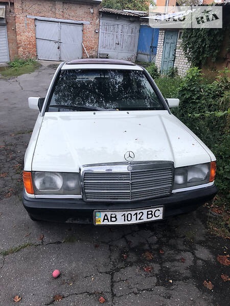 Mercedes-Benz 190 1988  випуску Вінниця з двигуном 2 л бензин седан механіка за 1700 долл. 