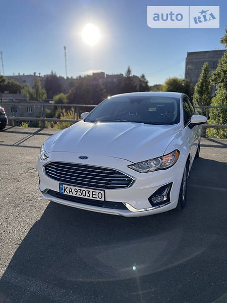Ford Fusion 2019  випуску Київ з двигуном 2.5 л бензин седан автомат за 16999 долл. 