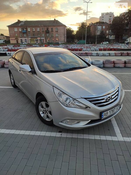Hyundai Sonata 2013  випуску Вінниця з двигуном 2 л газ седан автомат за 8400 долл. 