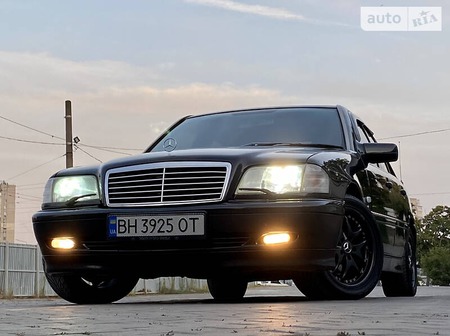 Mercedes-Benz C 280 1994  випуску Одеса з двигуном 2.8 л  седан автомат за 4500 долл. 