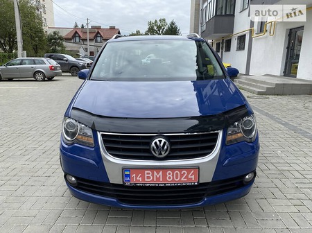 Volkswagen Touran 2009  випуску Львів з двигуном 1.4 л бензин мінівен механіка за 7900 долл. 