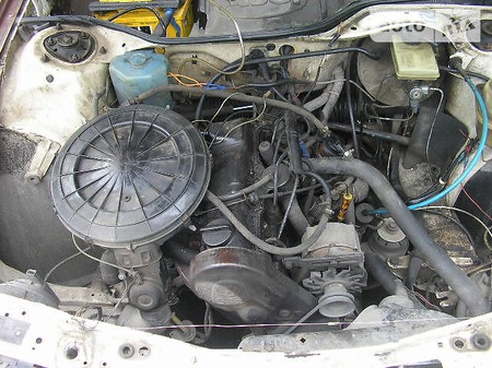 Audi 100 1987  випуску Луцьк з двигуном 1.8 л бензин седан механіка за 2000 долл. 