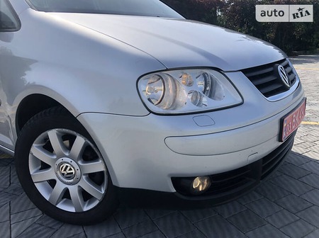 Volkswagen Touran 2003  випуску Львів з двигуном 1.6 л бензин універсал автомат за 5790 долл. 