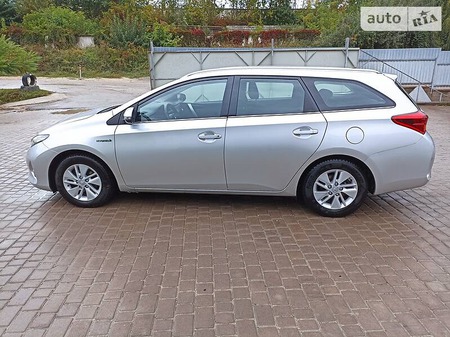 Toyota Auris 2013  випуску Тернопіль з двигуном 0 л бензин універсал  за 11999 долл. 