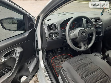 Volkswagen Polo 2011  випуску Полтава з двигуном 1.6 л бензин седан механіка за 7900 долл. 