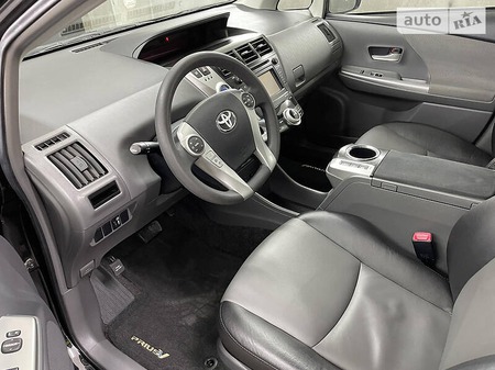 Toyota Prius 2012  випуску Луганськ з двигуном 1.8 л гібрид універсал автомат за 15500 долл. 