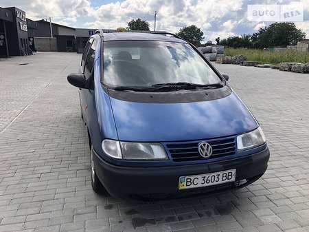 Volkswagen Sharan 1995  випуску Львів з двигуном 0 л бензин мінівен механіка за 2450 долл. 