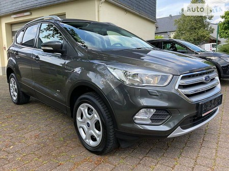 Ford Kuga 2018  випуску Київ з двигуном 0 л бензин позашляховик автомат за 32400 долл. 