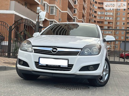 Opel Astra 2013  випуску Одеса з двигуном 0 л  хэтчбек автомат за 6800 долл. 