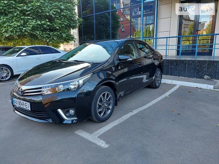 Toyota Corolla 2015  випуску Харків з двигуном 1.6 л бензин седан механіка за 15000 долл. 