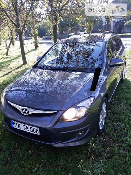 Hyundai i30 2010  випуску Миколаїв з двигуном 1.6 л дизель універсал механіка за 7800 долл. 