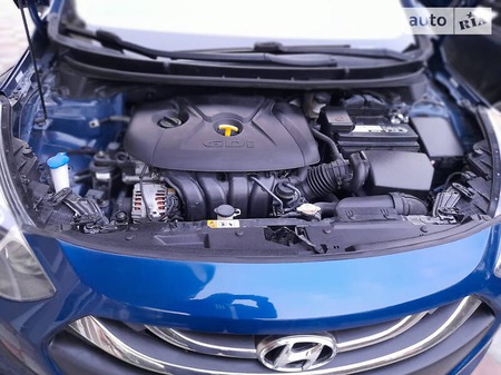 Hyundai Elantra 2015  випуску Хмельницький з двигуном 2 л бензин хэтчбек автомат за 10999 долл. 