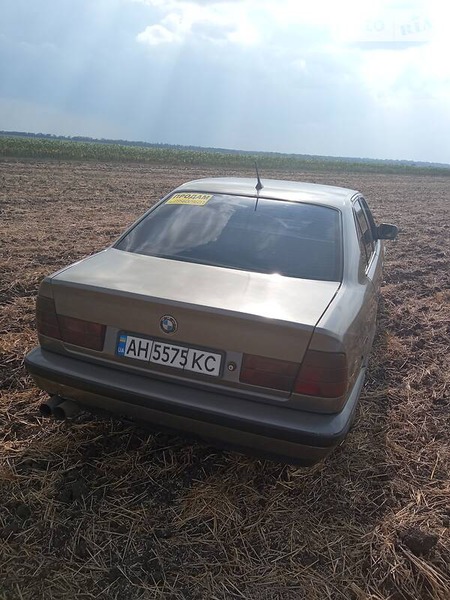 BMW 535 1988  випуску Донецьк з двигуном 3.4 л бензин седан механіка за 2500 долл. 