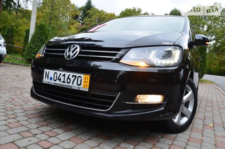 Volkswagen Sharan 2013  випуску Львів з двигуном 2 л дизель мінівен автомат за 14250 долл. 