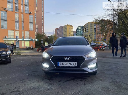 Hyundai Accent 2018  випуску Київ з двигуном 1.4 л бензин седан автомат за 11600 долл. 