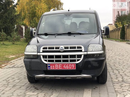 Fiat Doblo 2004  випуску Луцьк з двигуном 1.6 л бензин універсал механіка за 4950 долл. 