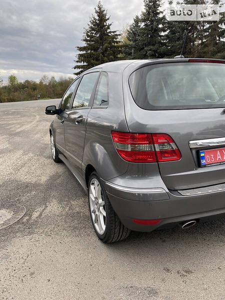 Mercedes-Benz B 180 2009  випуску Львів з двигуном 0 л дизель універсал автомат за 8599 долл. 