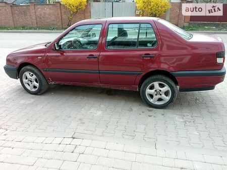 Volkswagen Vento 1997  випуску Чернівці з двигуном 1.9 л дизель седан механіка за 600 долл. 