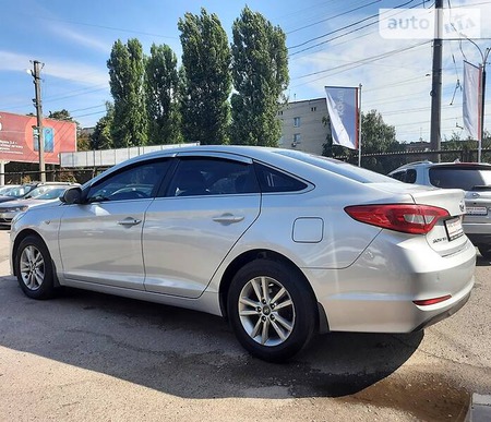 Hyundai Sonata 2015  випуску Чернігів з двигуном 0 л газ седан автомат за 10990 долл. 