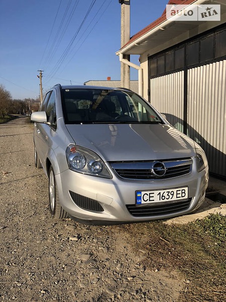 Opel Zafira Tourer 2010  випуску Чернівці з двигуном 1.9 л дизель універсал механіка за 7950 долл. 