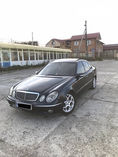 Mercedes-Benz E 270 2003  випуску Чернівці з двигуном 2.7 л дизель седан автомат за 4000 долл. 