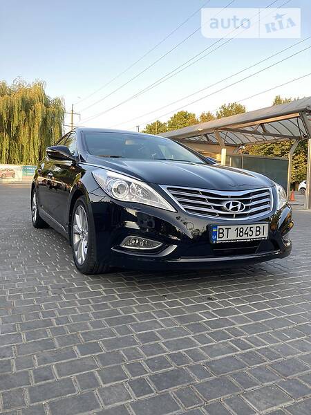 Hyundai Grandeur 2013  випуску Херсон з двигуном 3 л бензин седан автомат за 16999 долл. 