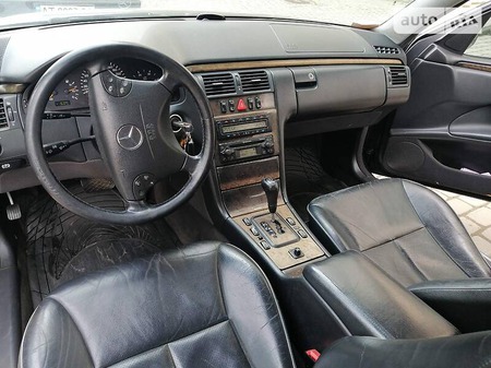 Mercedes-Benz E 320 2000  випуску Івано-Франківськ з двигуном 3.2 л дизель універсал автомат за 5200 долл. 