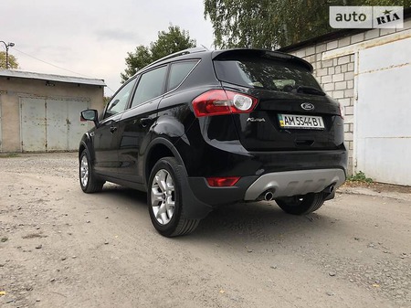 Ford Kuga 2012  випуску Київ з двигуном 2.5 л бензин позашляховик автомат за 11999 долл. 