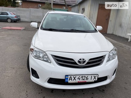 Toyota Corolla 2011  випуску Харків з двигуном 1.6 л бензин седан автомат за 11000 долл. 